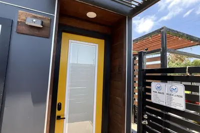 Image de Modern Villa with spacious living area. Private backyard.