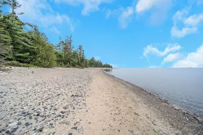 Image de The Greenwall Cottage: Just listed! On Lake Huron!