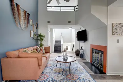 Image de Bohemian MidCity/3 minutes from MidCity Huntsville/Updated Condo/Outdoor Balcony