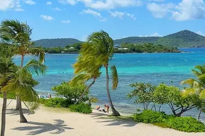 Image de Steps to beach - Sleeps 6 - Pool - Dining