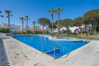 Image de Maison de vacances 'Novo Sancti Petri' avec vue sur la mer, Wi-Fi et climatisation