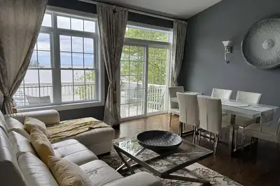 Peaceful Waterfront Stay – Stunning Lake Ontario Sunset Views + Pet Friendly