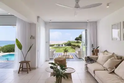 Image de Elevated Coastal Living Above Sirena Bay