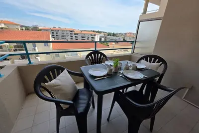 Image de Joli appartement pour 4 personnes avec Wifi, piscine, climatisation, Tv et terrasse