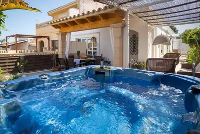 Image de Charming holiday home with jacuzzi in Can Picafort.