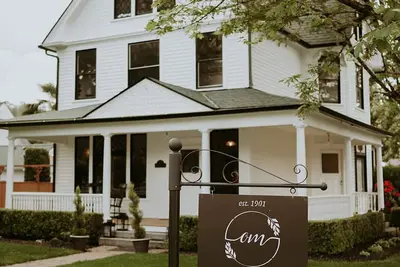 Image de Spacious 6-bedroom house, Lush, Charming, and Historic!