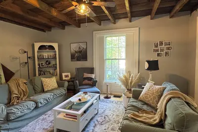 Image de Historic 1855 farmhouse close to concert venue