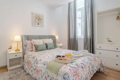 Image de Spacious House w/ Terrace by HostWise