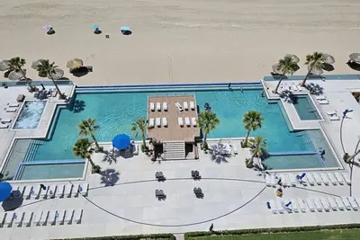 Image de Luxury View | Beachfront | Pool Bar | Rooftop Pool