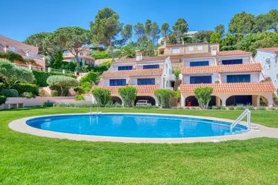 Image de Ava SÈNIA : Appartement spacieux et lumineux avec piscine à Begur