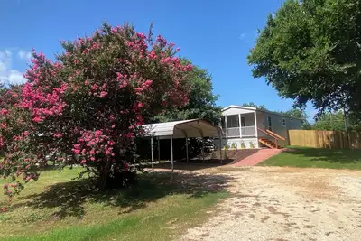 Image de New Cozy 1 Bedroom/Bath Place Only 5 Minutes To Granbury’s Historic Square/Lake