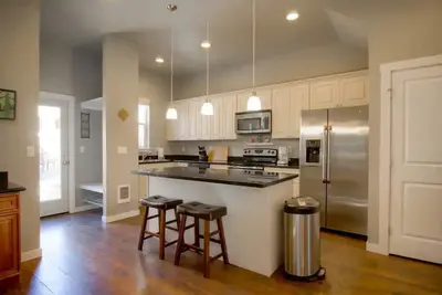 Image de Pet friendly Centrally Located Tacoma 3-bdrm home