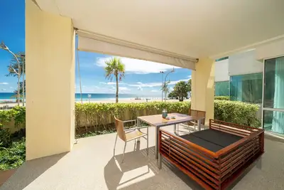 Image de Karon Beachfront Apartment 703