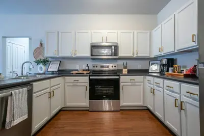 Image de Bluffs Oasis, 2br/2ba Top floor!