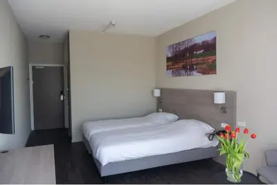 Image de Scenic Nature Escape: Bike Rentals, Riverside Dining Near Nijmegen - 4 Units