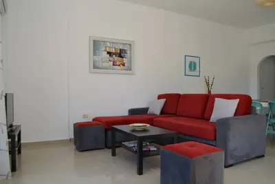 Image de Vie contemporaine avec vue sur la mer Ionienne