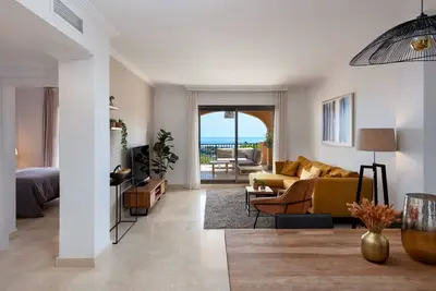 2-Br Middle Floor Apartment with Sea Views