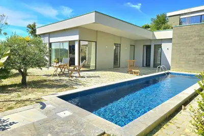 Image de Maison de vacances moderne avec vue sur la mer