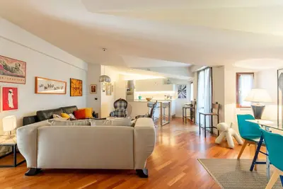 Image de Appartement à Milan avec 3 chambres à coucher, 6 couchages