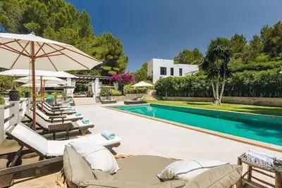 Image de Villa à Sant Antoni De Portmany avec 6 chambres à coucher, 12 couchages