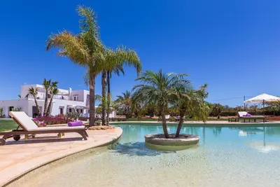 Image de Villa Ă Santa EulĂ ria Des Riu avec 5 chambres Ă coucher, 10 couchages
