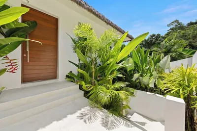 Image de Villa Vue Mer Avec Piscine A Debordement