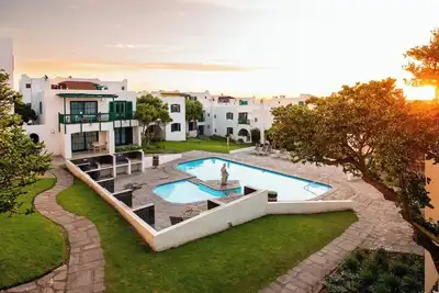 Image de Luxe Waterfront Escape | Pool | Patio