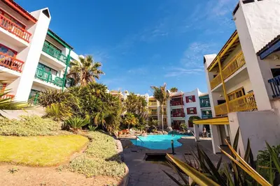 Image de Stylish Seaside Unit | Balcony | Pool