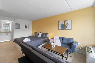 Image de 6 Mins to Disney - Pool - Gym - Parking - King Bed