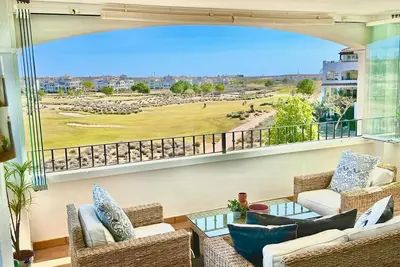 Image de Tranquil Lakeview Getaway with Terrace & Pools & Golf