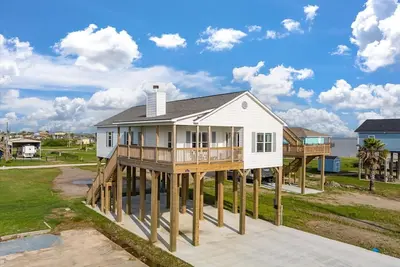 Image de The White Heron - Bayside home with Ocean views!