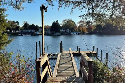 Image de Dockside Retreat: Kayaking, paddleboarding, fishing, crabbing right off the dock
