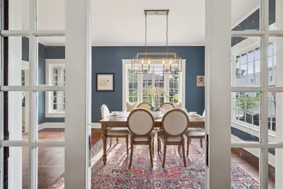 Image de Kalmia Luxe —Stylish Stay Walkable to Downtown