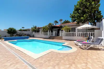 Image de Beautiful and Spacious 4 Bedroom Villa. Private Heated Pool