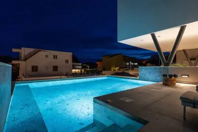 Image de New Villa Siete Luxury Living Just Steps from the Beach