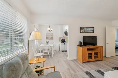 Image de New! Beautiful 2 Bed Beach Getaway #115 by RedAwning