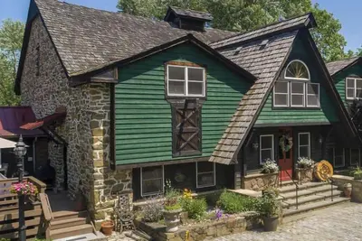 Image de Historic Stone Barn – Perfect for Gatherings!