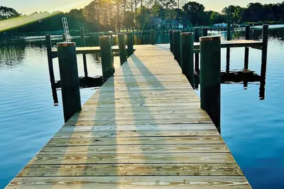 Image de New! Cattail Cove: Waterfront Retreat w/Guest House, Hot Tub, Pool, Fire Pit, Dock