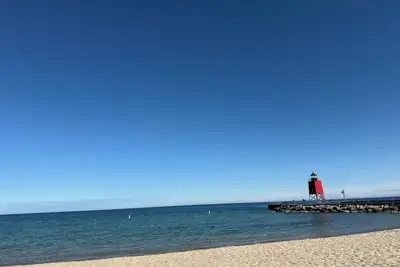 Image de Spacious 5bedroom pet friendly home in Charlevoix 5 min walk to town, 10 to beach