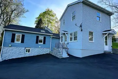 Image de 3-bedroom house in marvelous Goshen. Luxury cabin vibes for your getaway.