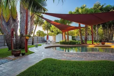 Image de Daze Inn Between: Lagoon pool, lanai, sauna, and 10 mins drive to Manasota Beach