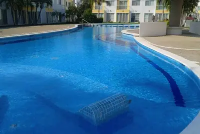 Image de Family house, close to the beach, stores and the airport.