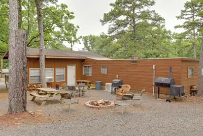 Image de Greers Ferry Lake Escape: Cabin w/ Pool Access