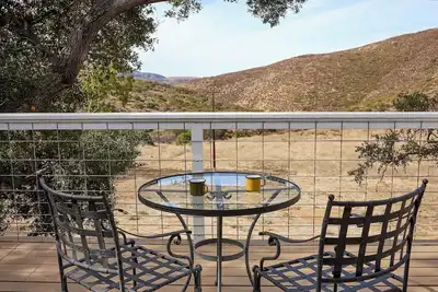 Image de 320 Acres: Farmhouse in East County San Diego