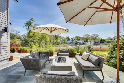 Image de Walk to Beach: Luxe Home w/ Fire Pit in Rowayton!