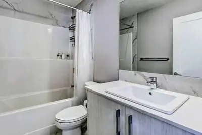 Image de Chic Retreat, Sleeps 8| A/C, Near Yyc & Dt.