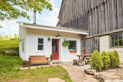 Image de Milk House @ Indigo Bunting Farm