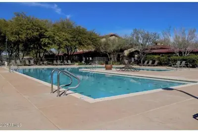Beautiful upscale unfurnished condo in north Phoenix