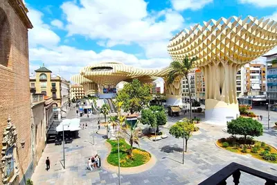 Appartement 'Las Setas Groups' avec balcon, Wi-Fi et climatisation