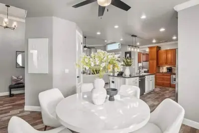 Image de Comfort & Convenience: Clovis Edition